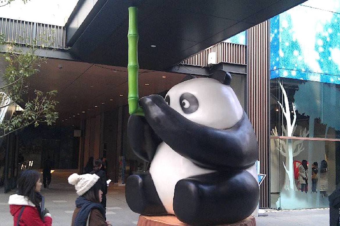 作揖卡通小熊猫-玻璃钢雕塑
