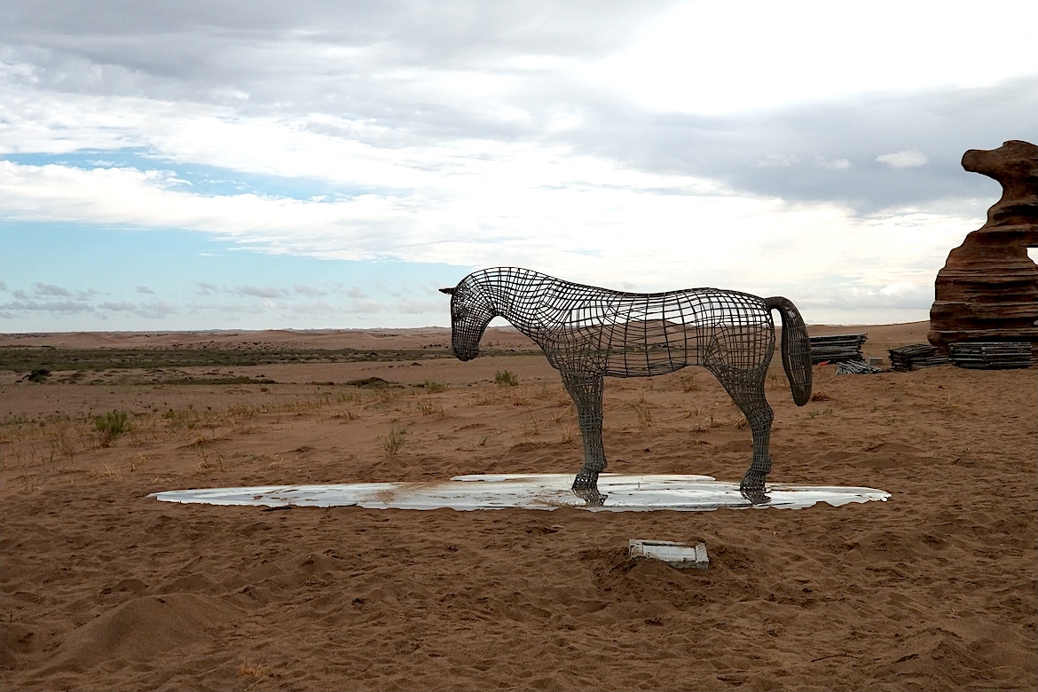 抽象钢筋马-不锈钢雕塑