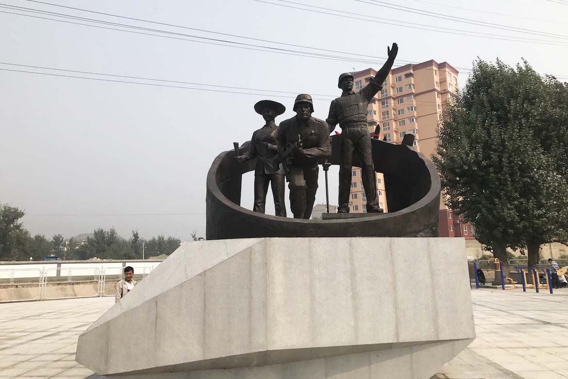 现代工农兵-铸铜雕塑